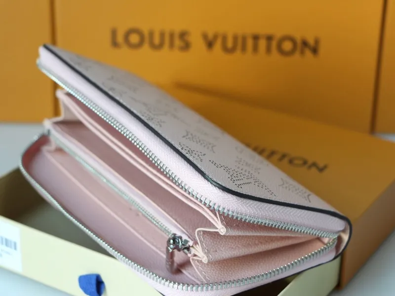 LV Wallets-958 - Image 6