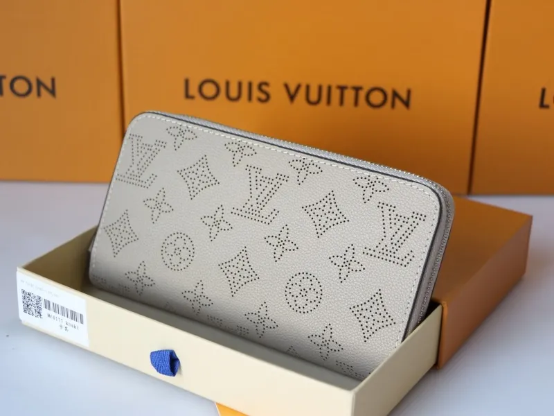 LV Wallets-959 - Image 3