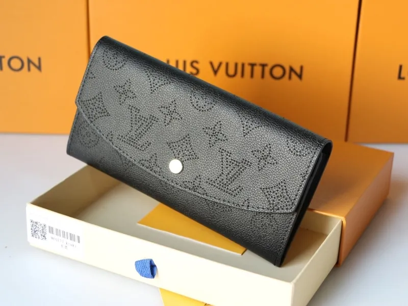 LV Wallets-960