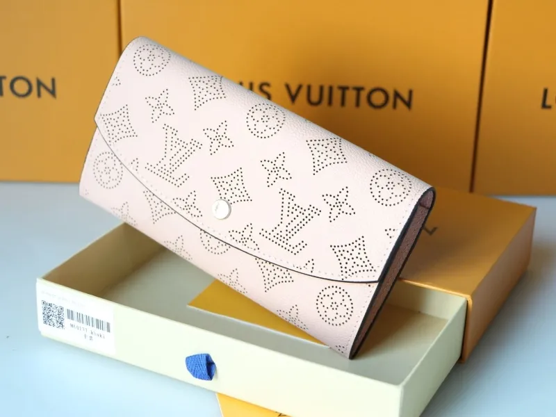 LV Wallets-961