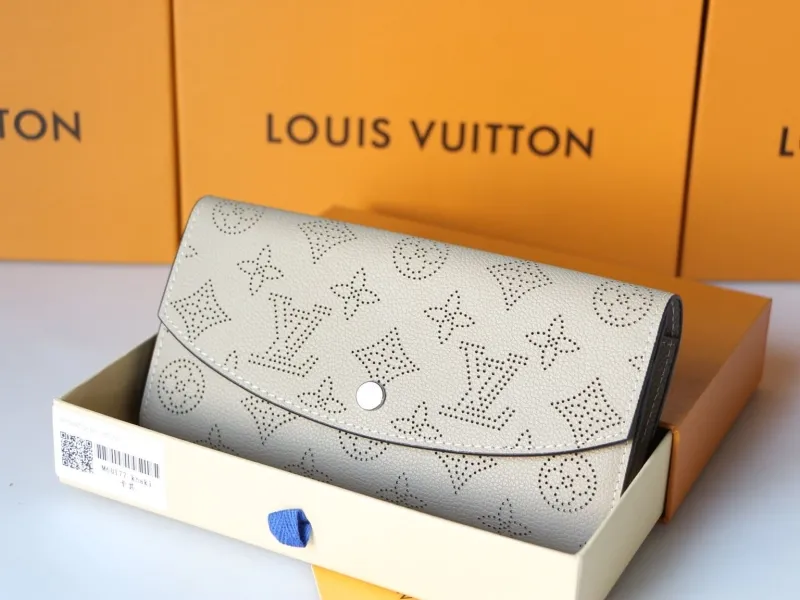 LV Wallets-962 - Image 3