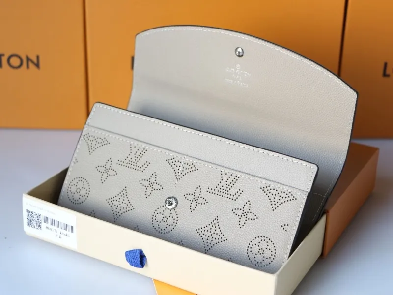LV Wallets-962 - Image 4