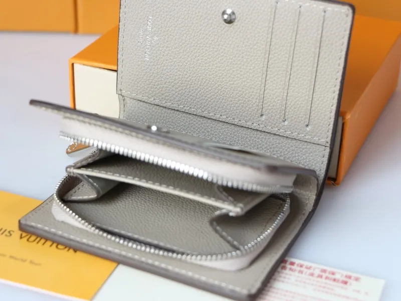 LV Wallets-964 - Image 5