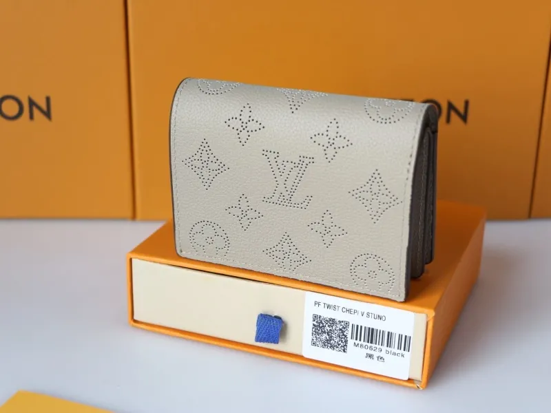 LV Wallets-964 - Image 6