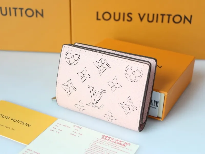 LV Wallets-965