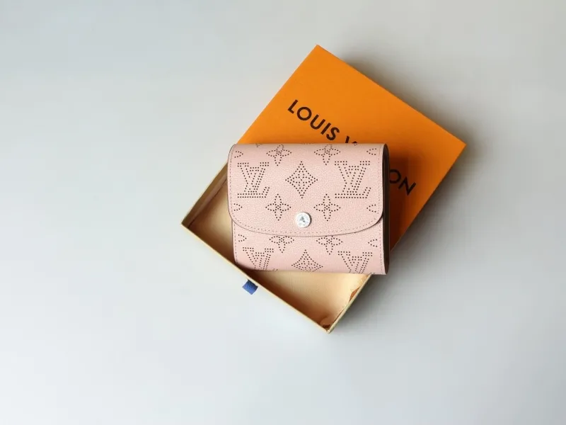 LV Wallets-966 - Image 4