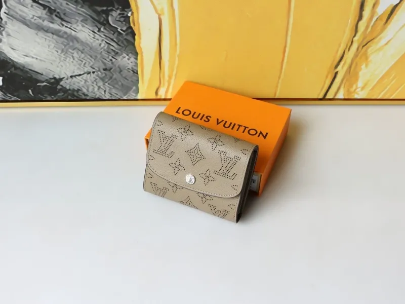 LV Wallets-967