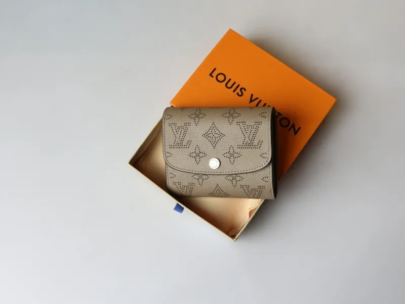 LV Wallets-967 - Image 3