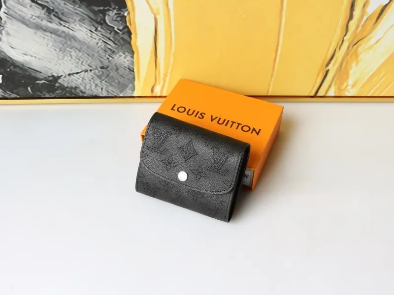 LV Wallets-968