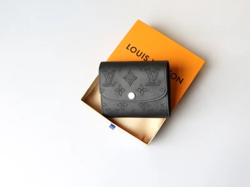 LV Wallets-968 - Image 4