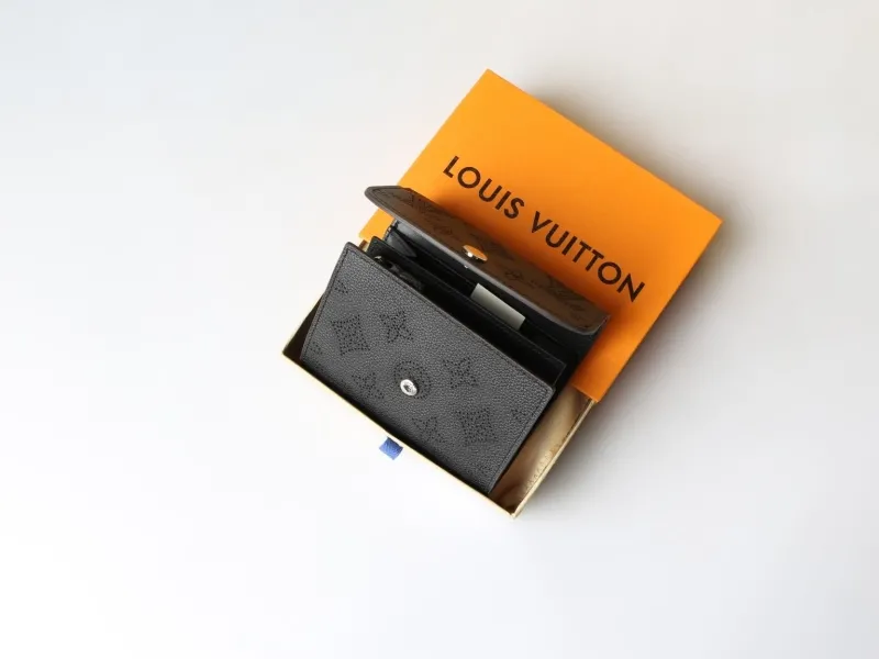 LV Wallets-968 - Image 5