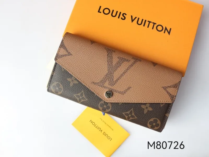 LV Wallets-969