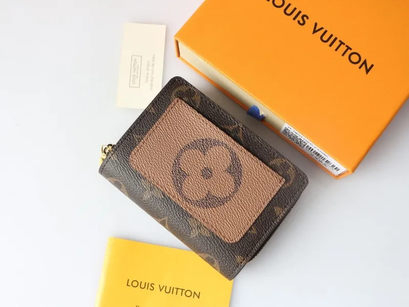 LV Wallets-972
