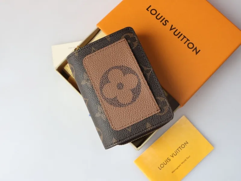 Alternative view of LV Wallets-972