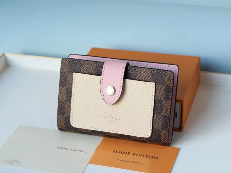 LV Wallets-975