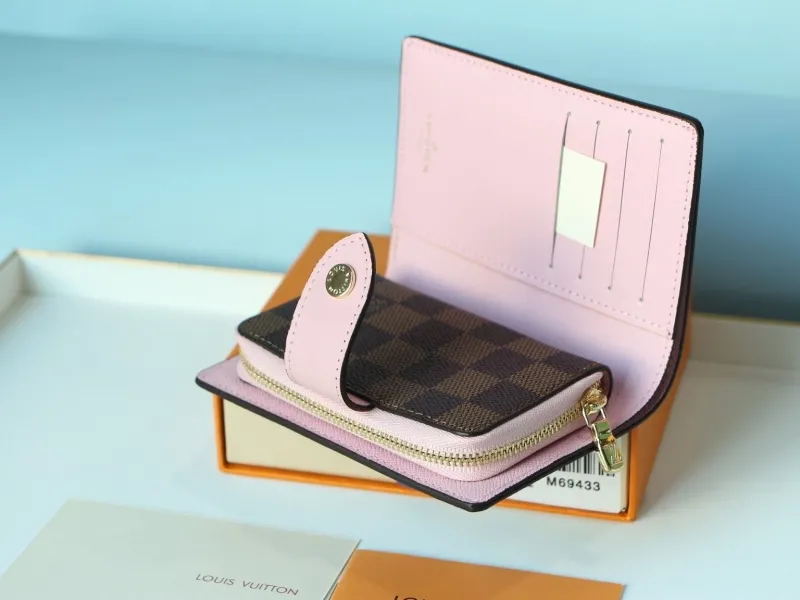 LV Wallets-975 - Image 4