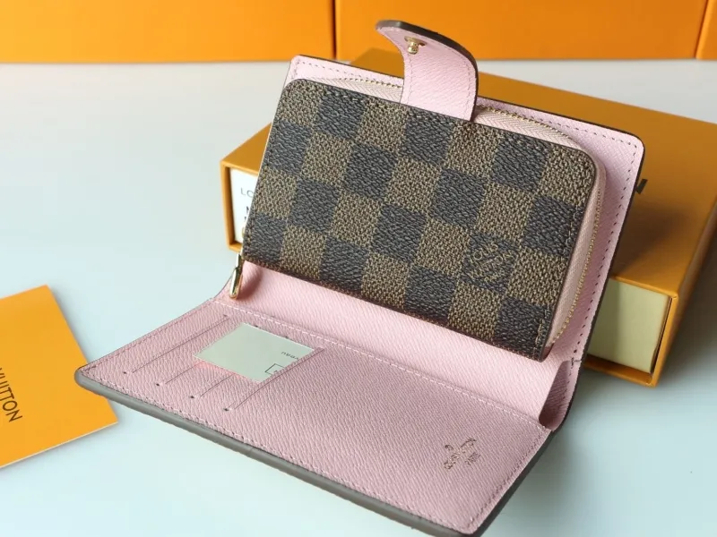 LV Wallets-975 - Image 9
