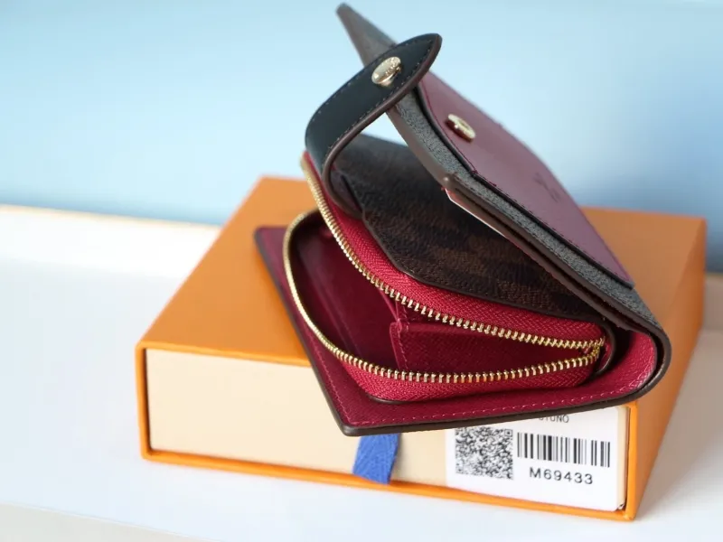 LV Wallets-976 - Image 5