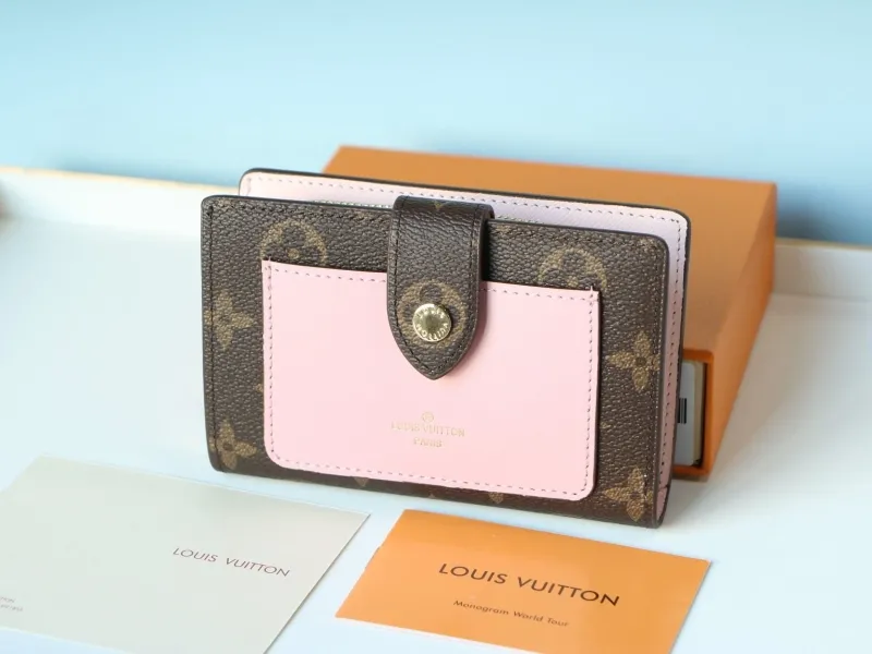 LV Wallets-977