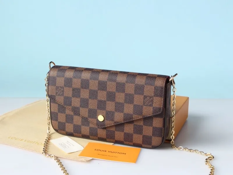 LV Wallets-978