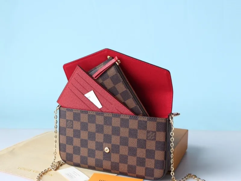 Alternative view of LV Wallets-978