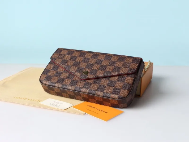 LV Wallets-978 - Image 3