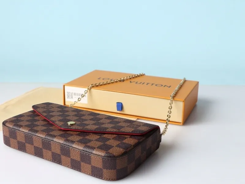 LV Wallets-978 - Image 4