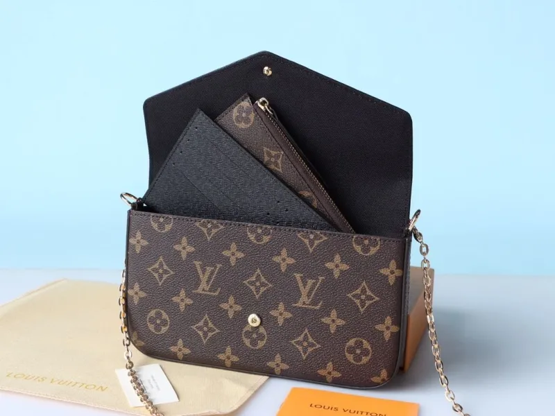 LV Wallets-979