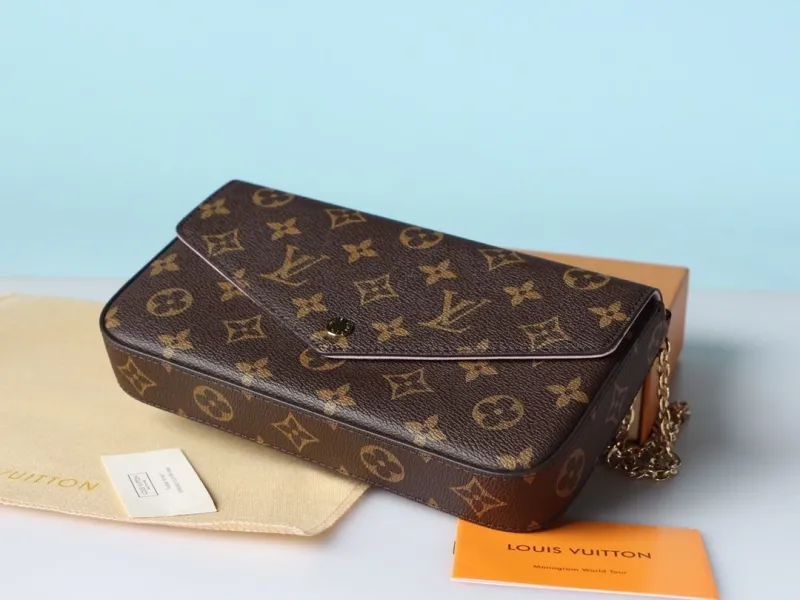 Alternative view of LV Wallets-980