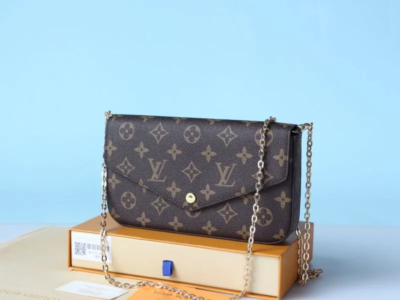 LV Wallets-982