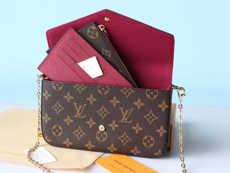 LV Wallets-983