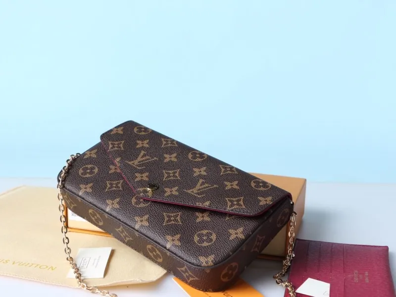 Alternative view of LV Wallets-983