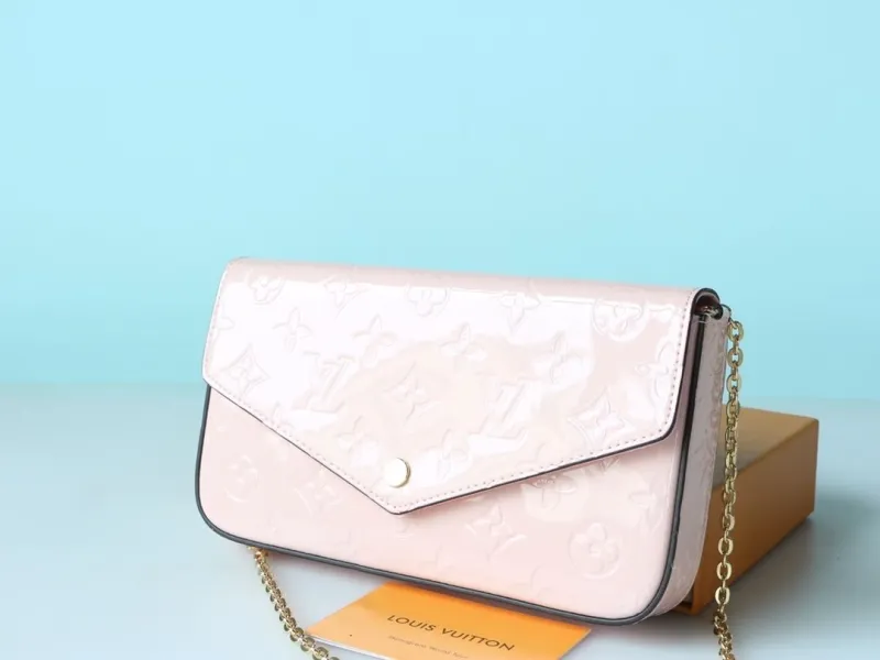 LV Wallets-985