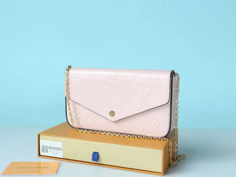 Alternative view of LV Wallets-985