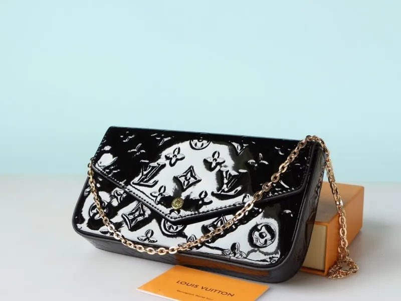 LV Wallets-986