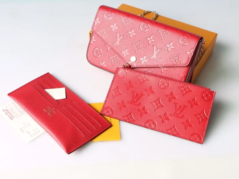 Alternative view of LV Wallets-989