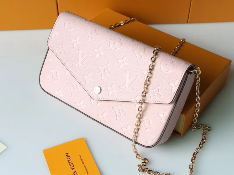 Alternative view of LV Wallets-990
