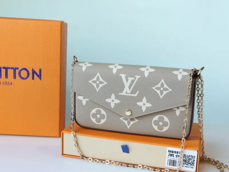 LV Wallets-994