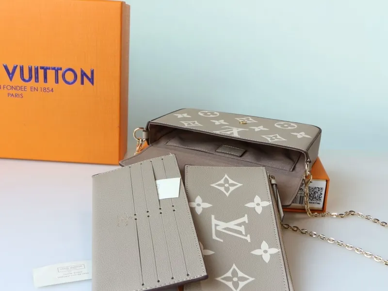 LV Wallets-994 - Image 4