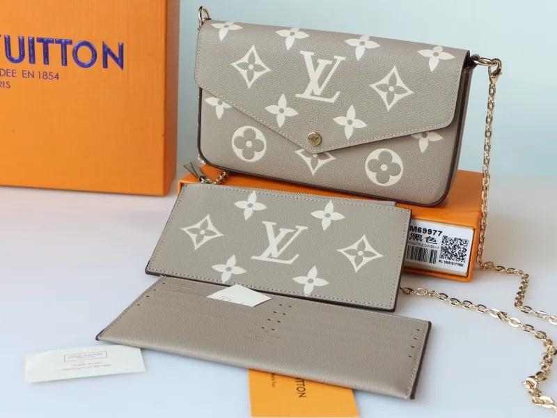 LV Wallets-994 - Image 9