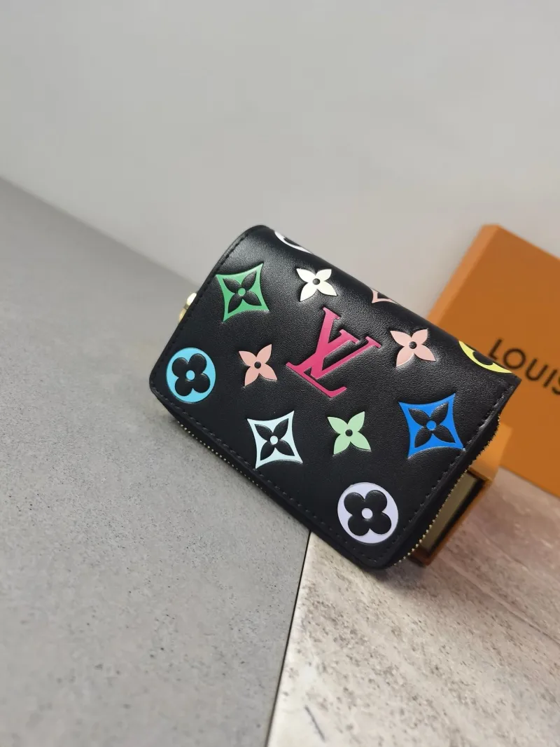Alternative view of LV Wallets-997