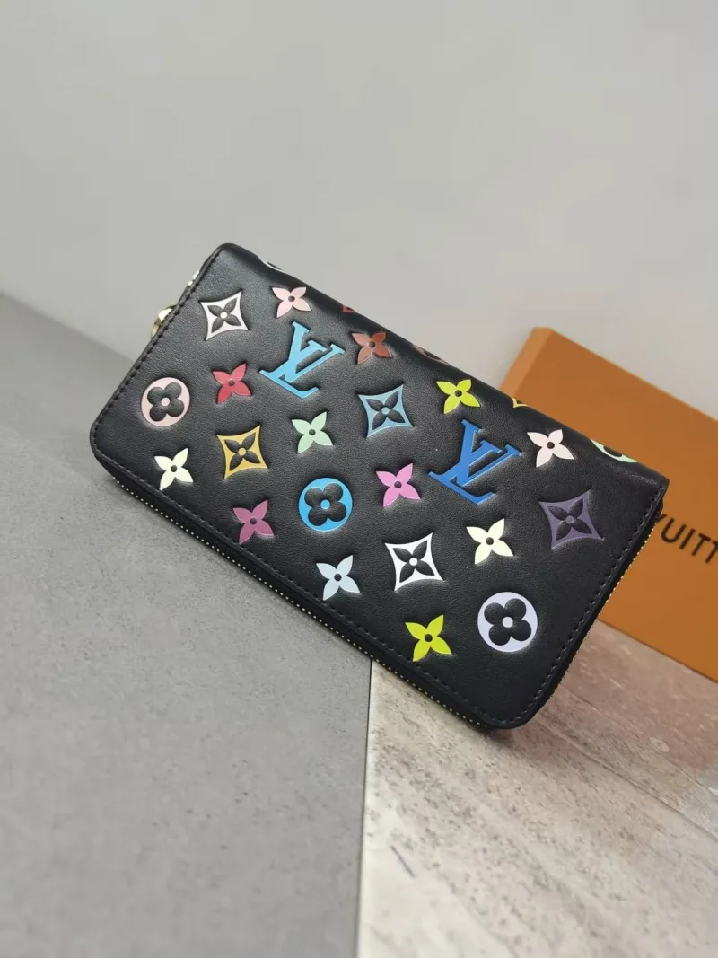 Alternative view of LV Wallets-998