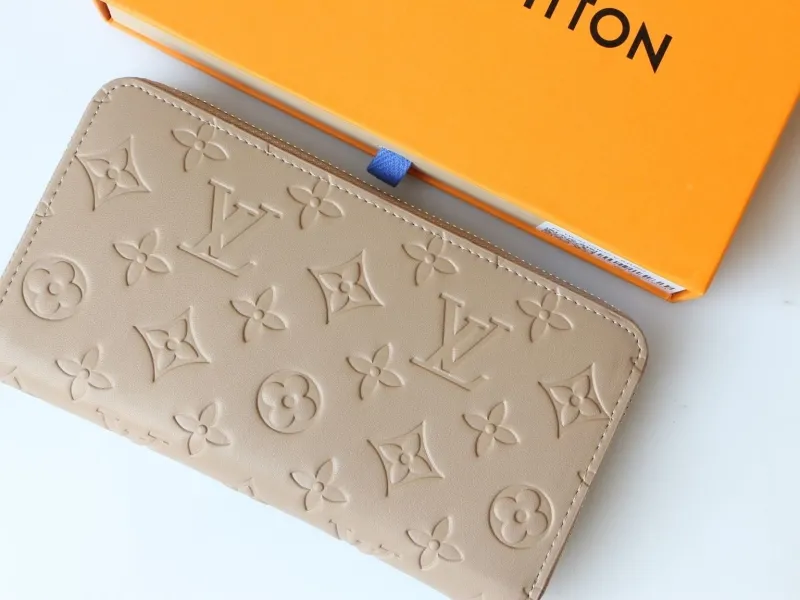 LV Wallets-1000 - Image 9