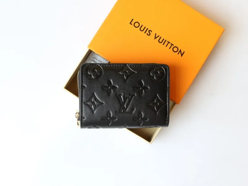 Alternative view of LV Wallets-1001