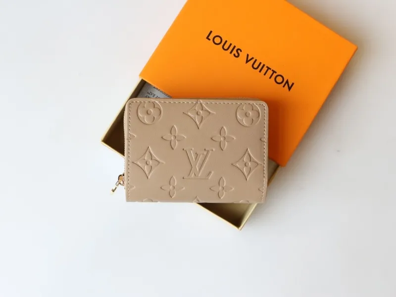 Alternative view of LV Wallets-1002