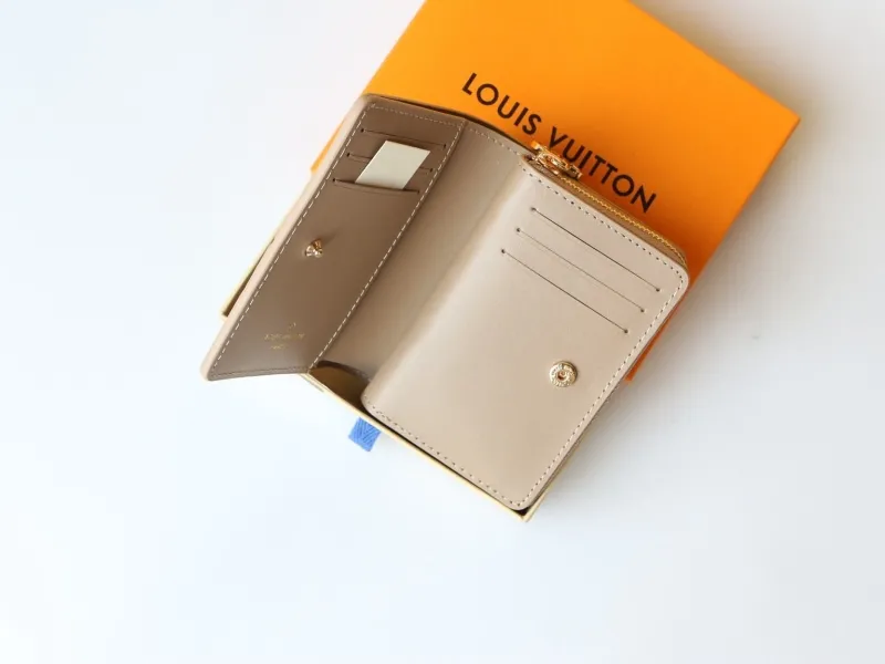 LV Wallets-1002 - Image 5