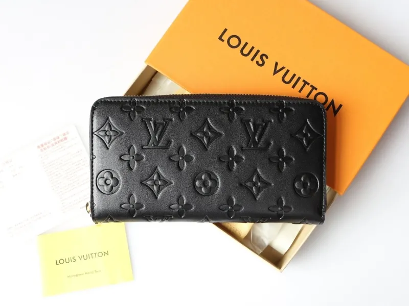 Alternative view of LV Wallets-1003