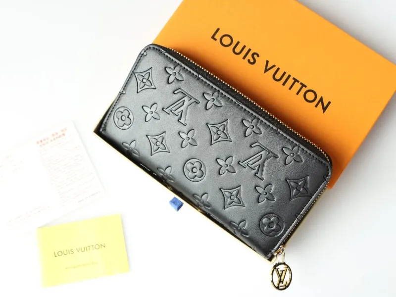 LV Wallets-1003 - Image 3