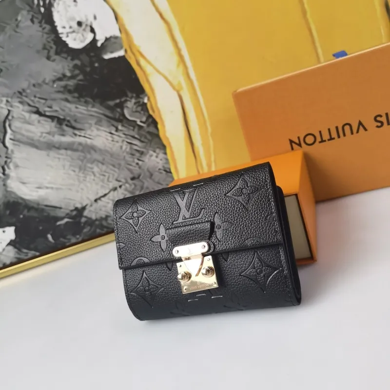 Alternative view of LV Wallets-1004