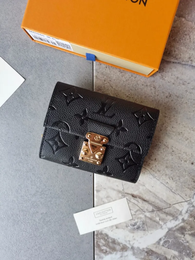 Alternative view of LV Wallets-1010